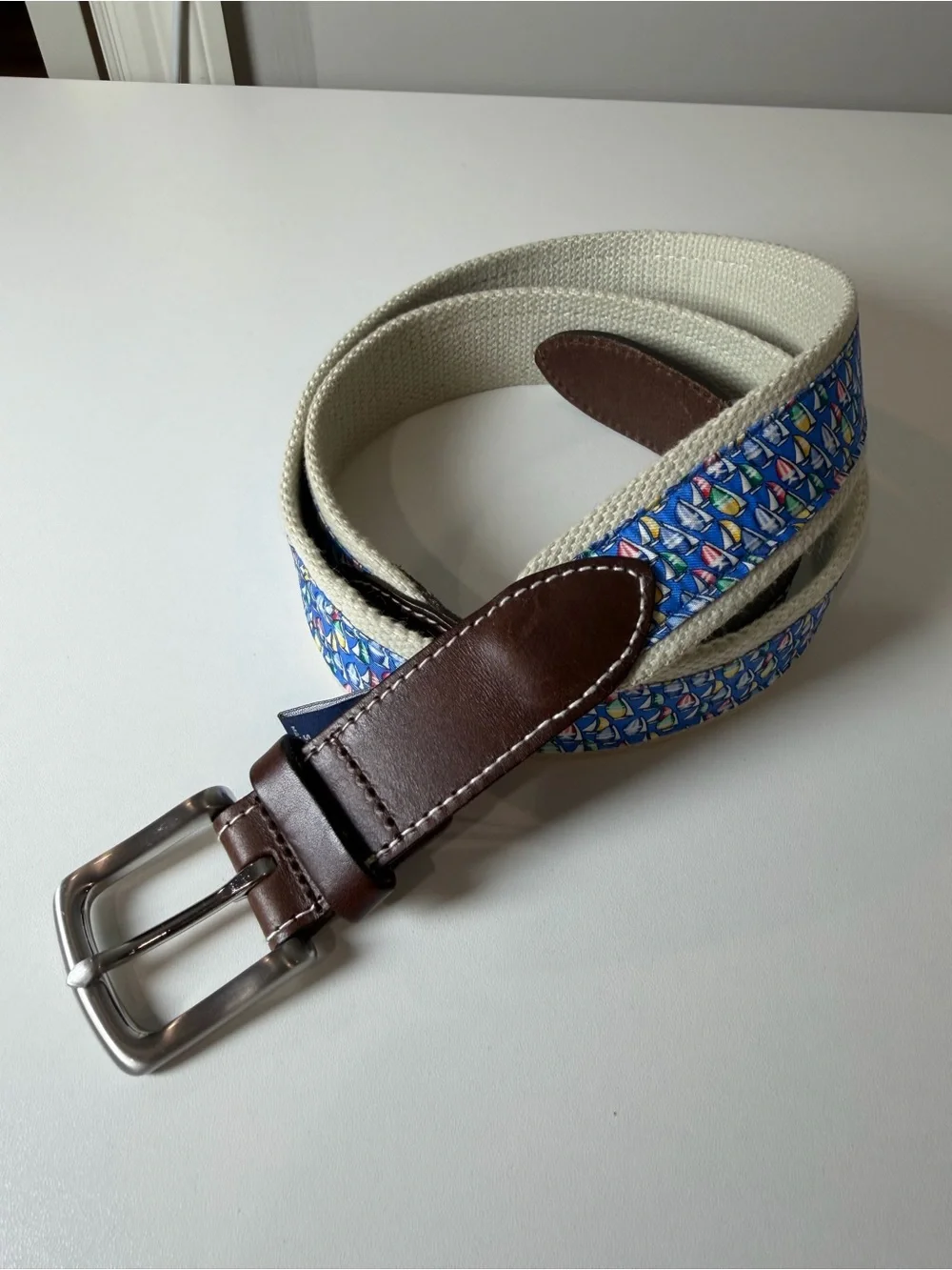 Vineyard Vines 42W Sailboat Pattern Brown Leather-Trim White Canvas Belt